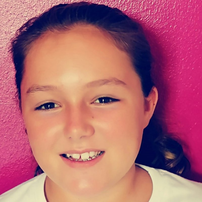 ISABELLA PADRON VLOON