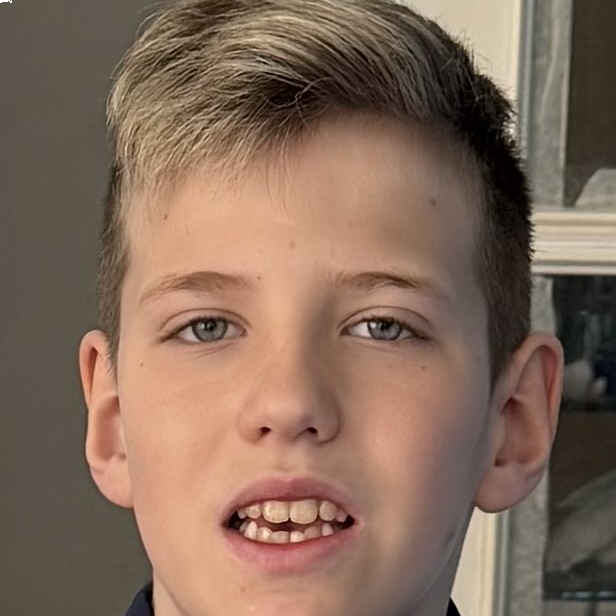 ERIK FERNANDEZ RUSSU