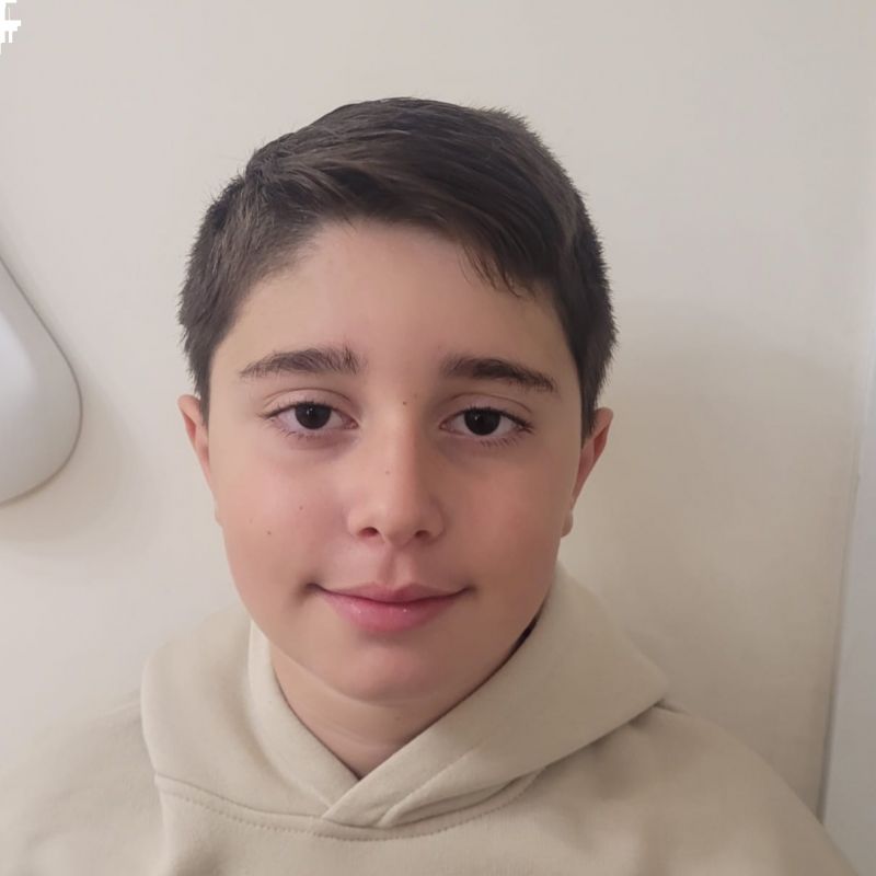 DANIEL OLIVEROS REAL