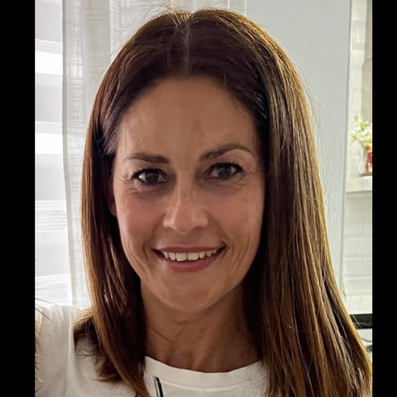 MARIA CALMAESTRA VILLEGAS