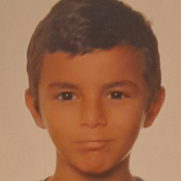 RAYAN MAOUCHI BENITEZ