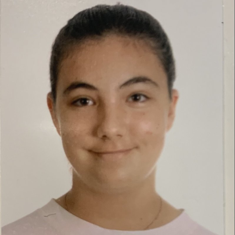 ADRIANA  CANALES ARENAS 