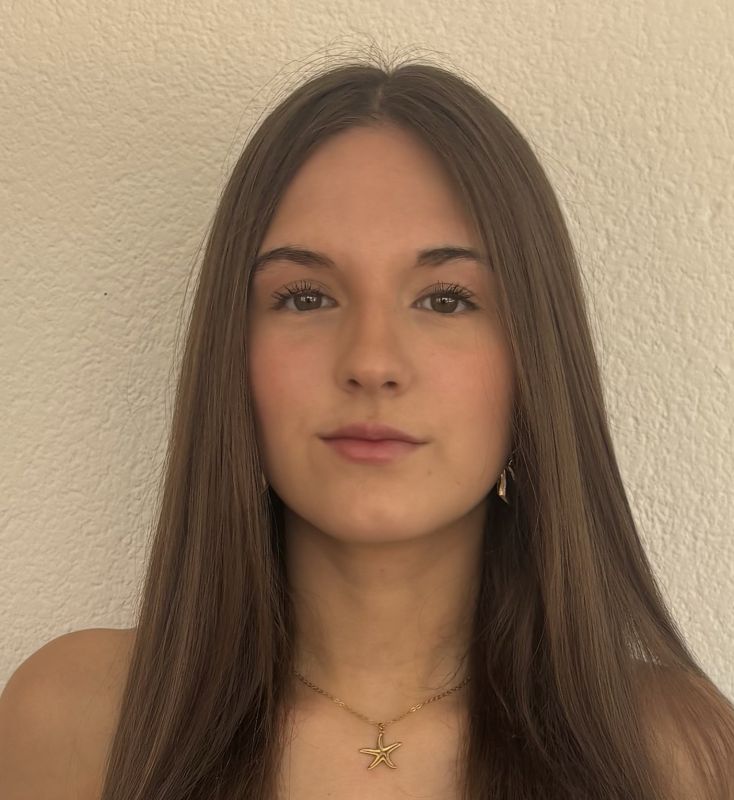 ANNA VALLVE LARREA