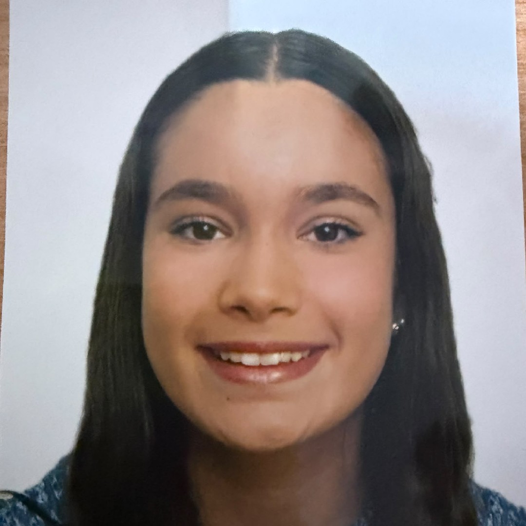ADELA LLAMAS MUÑIZ
