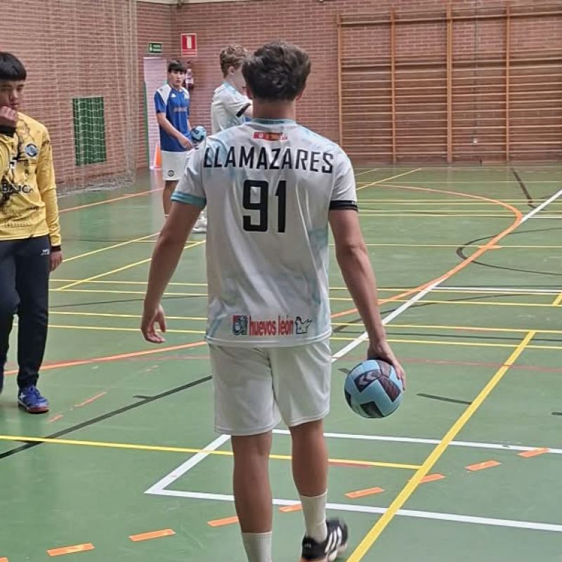 IZAN CRIADO LLAMAZARES